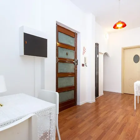 Apartment Hostdomus - Sotto Il Portico *